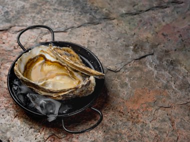 buz tavada ile taze istiridye