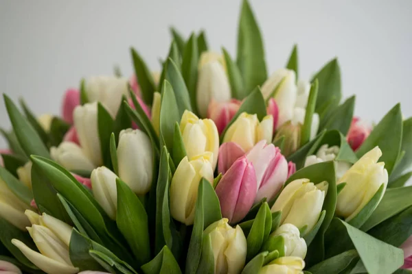 Nahaufnahme Eines Schönen Straußes Farbiger Frühlingsblumen — Stockfoto