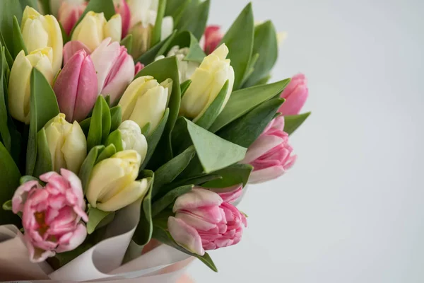 Nahaufnahme Eines Schönen Straußes Farbiger Frühlingsblumen — Stockfoto