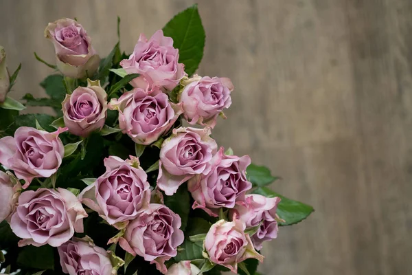 Primer Plano Ramo Rosas Rosadas Fondo Del Piso Con Espacio —  Fotos de Stock