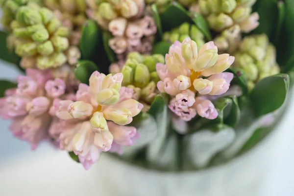 Χρώμα Τους Υάκινθους Μπουκέτο Λουλούδια Βάζο Κλείστε Επάνω Top View — Φωτογραφία Αρχείου