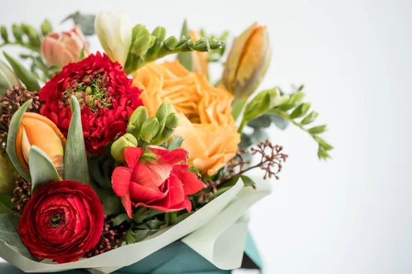 Buquê Elegante Brilhante Flores Vermelhas Laranja — Fotografia de Stock