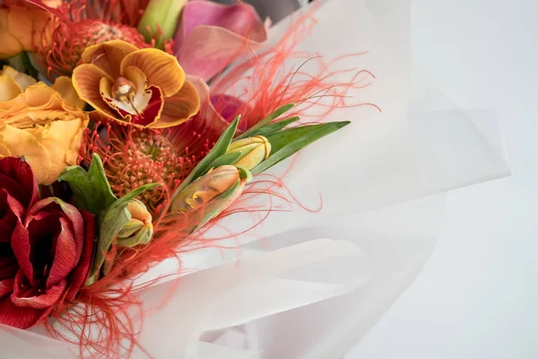 赤いエキゾチックな明るい花束 — ストック写真