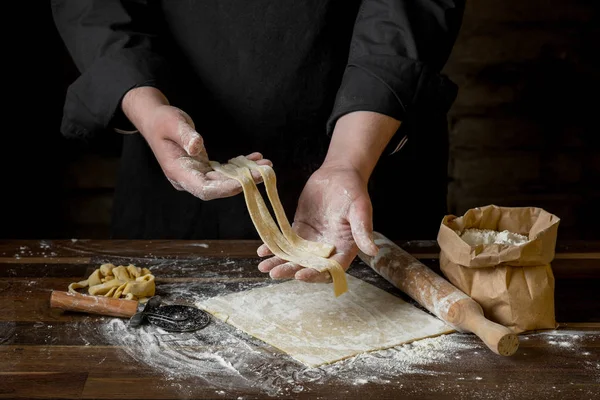 Close Photo Male Preparing Dough Tasty Pasta Wooden Background — Stock Photo, Image
