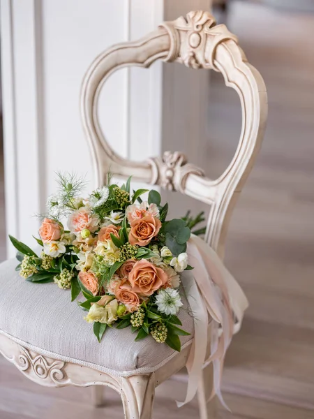 Close Photo Beautiful Wedding Bouquet Orange Roses Vintage Chair Background — Stock Photo, Image