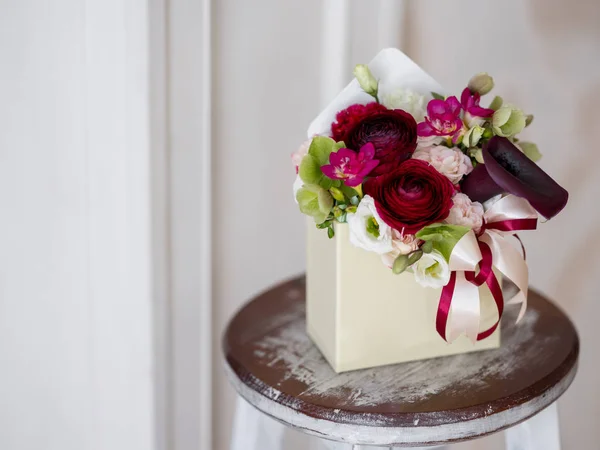 Foto Close Composição Casamento Bonita Caixa Madeira Fundo Mesa Vintage — Fotografia de Stock