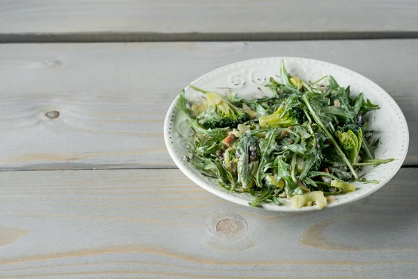 Close Foto Van Frisse Groene Salade Met Rucola Spinazie Witte — Stockfoto