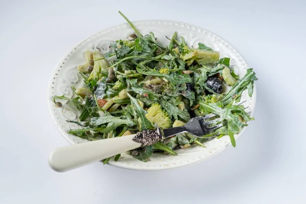 Close Foto Van Frisse Groene Salade Met Rucola Spinazie Witte — Stockfoto