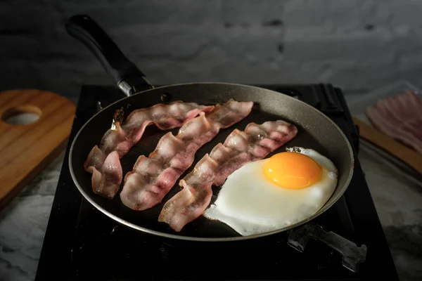 Ovo Bacon Cozinhar Panela Para Saboroso Pequeno Almoço Americano Tradicional — Fotografia de Stock