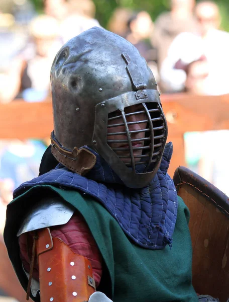 Savaştan önce Ortaçağ Şövalyesi