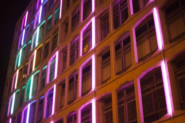 Uma luz no edifício — Fotografia de Stock
