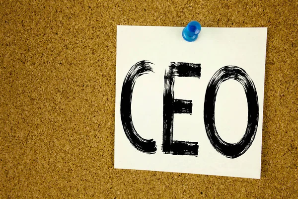 Kavramsal el CEO'su gösterilen metin resim yazısı ilham yazma. İş kavramı için işletim lider iş yapışkan not, hatırlatma mantar arka plan kopya alanı ile yazılı Başkan