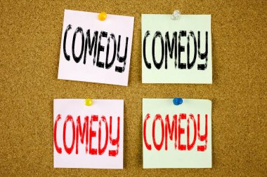 Kavramsal el komedi iş kavramı renkli yapışkan not yakın çekim Stand Up komedi mikrofon için gösterilen metin resim yazısı ilham yazma