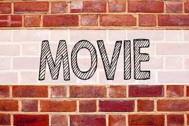 Kavramsal duyuru metni resim yazısı ilham film gösteriliyor. İş kavramı eğlence film kopya alanı eski tuğla zemin üzerine yazılmış Film için