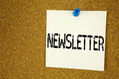 Abone bülten gösterilen metin resim yazısı ilham yazma kavramsal el. Internet Online yapışkan not, hatırlatma mantar arka plan kopya alanı ile yazılı iletişim iş kavramı