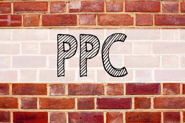 概念公告文本标题灵感显示 Ppc-按点击付费。互联网 Seo 的商业概念在旧的砖背景下写在复制空间 — 图库照片