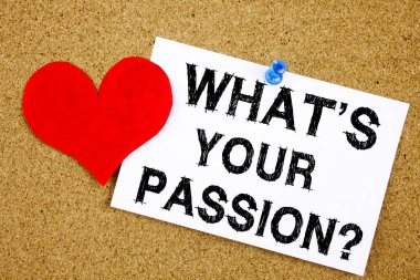 Kavramsal el soru ne olduğunu Your Passion kavramı gol motivasyon planı ve yapışkan not hatırlatma mantar arka plan kopya alanı üzerinde yazılı aşk için gösterilen metin resim yazısı ilham yazma