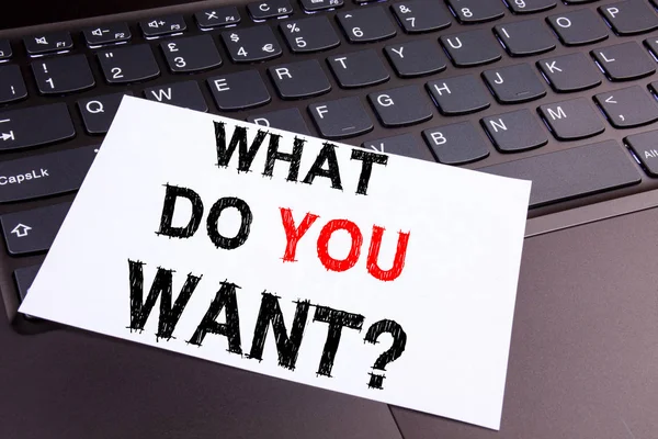 Soru ne istiyorsun dizüstü marker kalem Kırtasiye kahve iş kavramı için gol motivasyon planı atölye arka plan kopya alanı gibi çevre ile ofiste yazma kelime