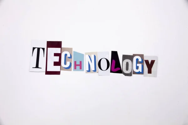 Ein Wort schreibender Text, der das Konzept der Technologie aus verschiedenen Zeitschriftenbriefen für Business Cases auf weißem Hintergrund mit Kopierraum zeigt — Stockfoto