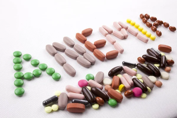 Hap ilaç kapsül word anemi izole beyaz arka plan ile kopya alanı ile yazılı tıbbi bakım kavramı yazma el