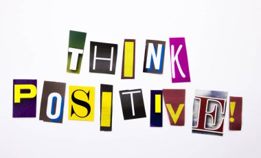 Beyaz arka plan kopya alanı ile davaya iş için farklı dergi gazete mektubu düşünüyorum pozitif kavramı gösterilen metin yazma bir kelime yapılmış