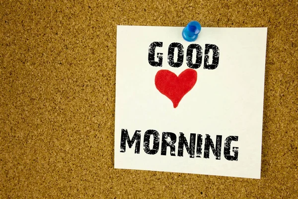 스티커 메모, 격리 알림 배경 복사 공간에 좋은 사랑 아침 개념을 보여주는 텍스트 캡션 영감 쓰기 개념적 손 — 스톡 사진