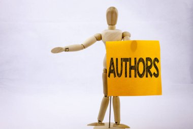 Kavramsal el yazarlar iş kavramı Word ileti metin alanı ile yapışkan not heykel arka plan üzerinde yazılı tipografi için gösterilen metin resim yazısı ilham yazma