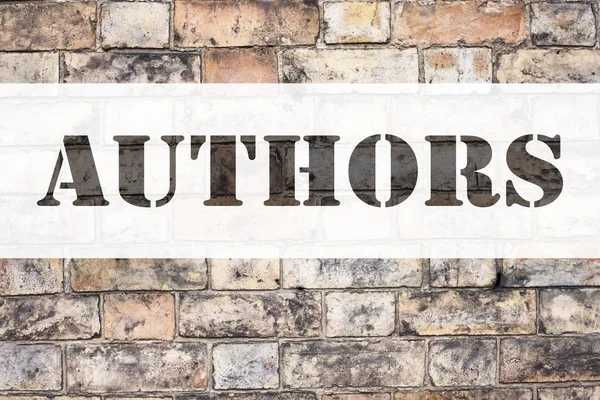 Kavramsal duyuru metni resim yazısı ilham yazarlar gösterilen. İş kavramı Word ileti metin kopya alanı eski tuğla zemin üzerine yazılmış tipografi için