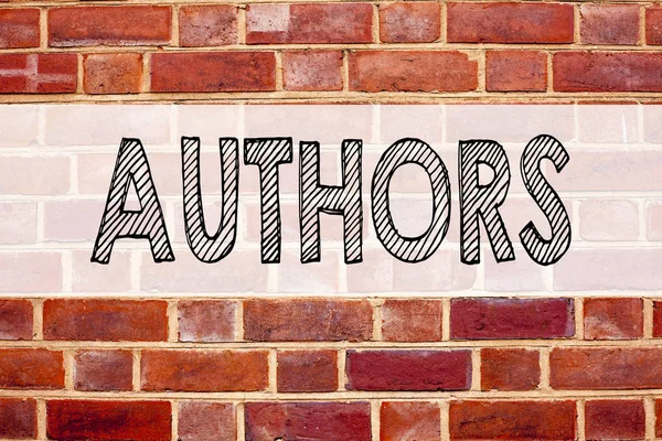 Word ileti metin arka plan ve kopya alanı ile eski duyuru yol işareti üzerinde yazılı tipografi anlam yazarlar kavramı gösterilen metin resim yazısı ilham yazma el