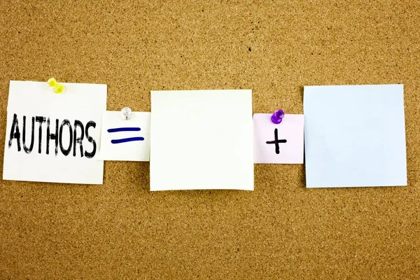 Kavramsal duyuru metni resim yazısı ilham yazarlar iş kavramı Word ileti metin kopya alanı mantar zemin üzerine yapışkan not yazılı tipografi için gösterilen