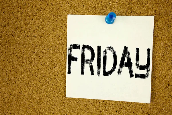 Kavramsal el Cuma gösterilen metin resim yazısı ilham yazma. Cuma - mutlu yapışkan not, hatırlatma mantar arka plan kopya alanı ile yazılı hafta sonu için iş kavramı