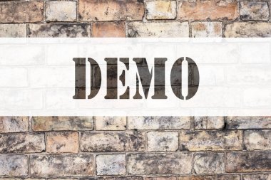 Kavramsal duyuru metni resim yazısı ilham demo gösterilen. Yazılım kopya alanı eski tuğla zemin üzerine yazılmış gösteri için iş kavramı