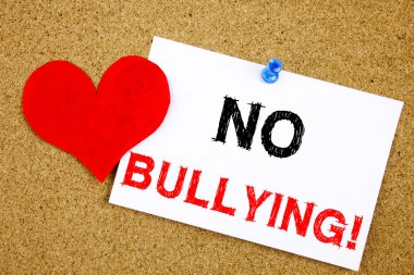 Aşk Bullies önleme karşı okul çalışmaları ya da siber Internet yapışkan notu üzerinde yazılı taciz anlamı giriş kavramı gösterilen metin resim yazısı ilham yazma hiçbir Bullying el uyarı mektubu