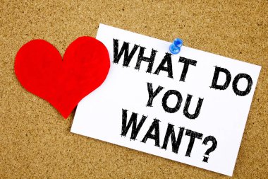 Kavramsal el ne istiyorsun gösterilen metin resim yazısı ilham yazma. Aşk yapışkan not, hatırlatma mantar arka plan yazılı fırsat geliştirme sorular soran için iş kavramı