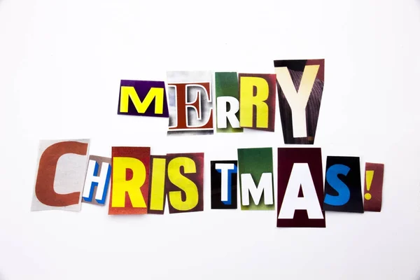 Een woord schrijven tekst tonen begrip Merry Christmas gemaakt van verschillende tijdschrift krant brief voor businesscase op de witte achtergrond met kopie ruimte — Stockfoto