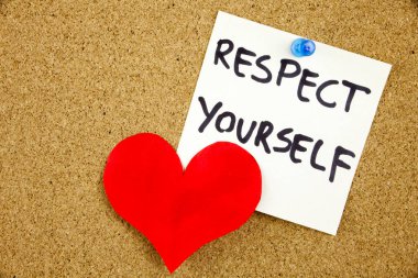 Sarı yapışkan not yazma, resim yazısı, yazıt saygı kendini - cork hakları Kurulu bir siyah mürekkep el yazınızla