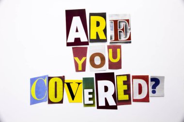 Metin yazma bir kelime kavramını gösterilen size kapalı beyaz arka plan kopya alanı ile davaya iş için farklı dergi gazete mektubu made