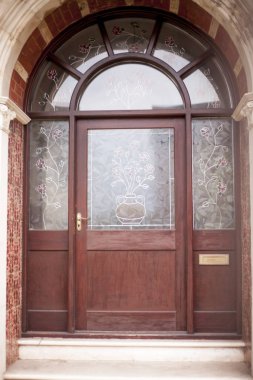 Güzel bir ev dış ve ön kapı gördüm görünümü