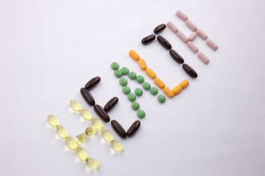 Kavramsal el ile hap ilaç kapsül word sağlık sezon beyaz izole arka plan kopya alanı ile yazılı metin resim yazısı ilham tıbbi bakım sağlık kavramı yazma