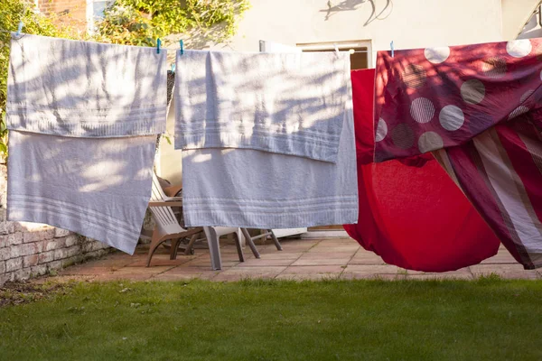 Ropa-línea lavandería fondo de la casa — Foto de Stock