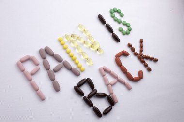 Kavramsal el yazma metin resim yazısı ilham tıbbi bakım sağlık kavramı kopya alanı beyaz izole zemin üzerine hap ilaç kapsül word ağrı geri sezon ile yazılı