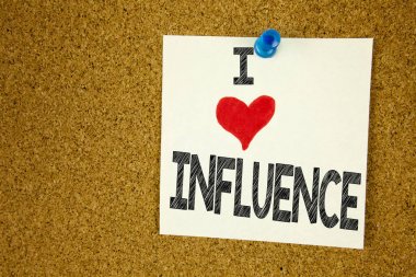 Metin resim yazısı ilham gösterilen anlamı iş analizi ve strateji yapışkan not, hatırlatma izole arka plan kopya alanı ile yazılı sevgi dolu aşk etkisi kavramı yazma el