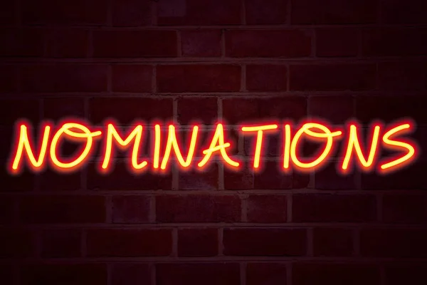 Nominaties lichtreclame op bakstenen muur achtergrond. Neon TL teken op metselwerk businessconcept voor verkiezing benoemen nominatie 3d gesmolten — Stockfoto