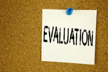 Kavramsal el değerlendirme gösterilen metin resim yazısı ilham yazma. Yapışkan Not, hatırlatma mantar arka plan kopya alanı ile yazılı değerlendirme çalışan performans geribildirimin iş kavramı