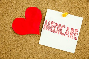 Kavramsal el yazma kapsamlı tıbbi sigorta sağlık sigortası ve yapışkan not, yazılı aşk için Medicare kavramı gösterilen metin resim yazısı ilham hatırlatma mantar arka plan kopya alanı ile