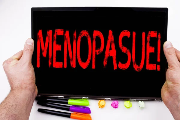 Texto de menopausia escrito en tableta, computadora en la oficina con marcador, bolígrafo, papelería. Concepto de negocio para Midlife Crisis Grand Climacteric fondo blanco con espacio de copia — Foto de Stock