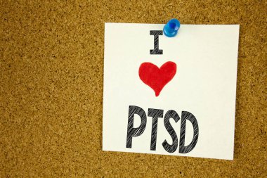 Aşk TSSB Post-Traumatic stres bozukluğu kavram sağlık tedavi yapışkan not, hatırlatma izole arka plan kopya alanı ile yazılı sevgi dolu anlam gösterilen metin resim yazısı ilham yazma el