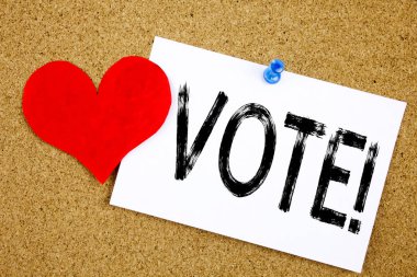 Kavramsal el oy kavramı seçim oy oy ve yapışkan not, hatırlatma mantar arka plan kopya alanı ile yazılı aşk için gösterilen metin resim yazısı ilham yazma