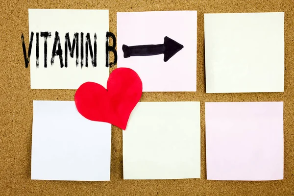 Conceptual mão escrita texto legenda inspiração mostrando Vitamina B conceito para e amor escrito em fundo de madeira, fundo de lembrete com espaço de cópia — Fotografia de Stock