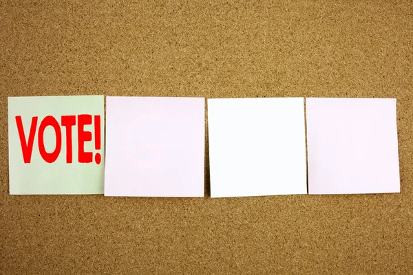 Conceptual mão escrita texto legenda inspiração mostrando Vote conceito de negócio para votação Eleitoral votar no colorido Sticky Note close-up fundo com espaço de cópia — Fotografia de Stock
